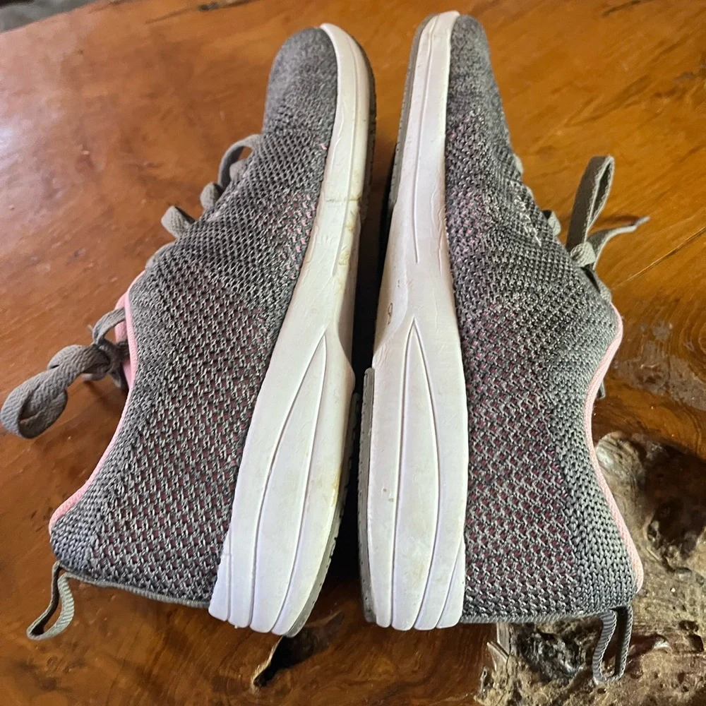 Propet Washable Walker Gray Pink Sneakers Slip-Resistant Size 9